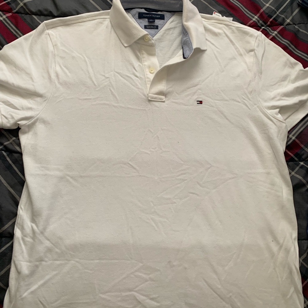 Tommy Hilfiger Polo. - Picture 1 of 3